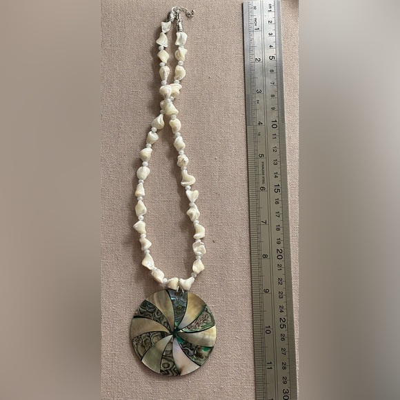 24 inch Freshwater Pearls and Mother of Pearl pendant bead necklace NWOT - Picture 11 of 14